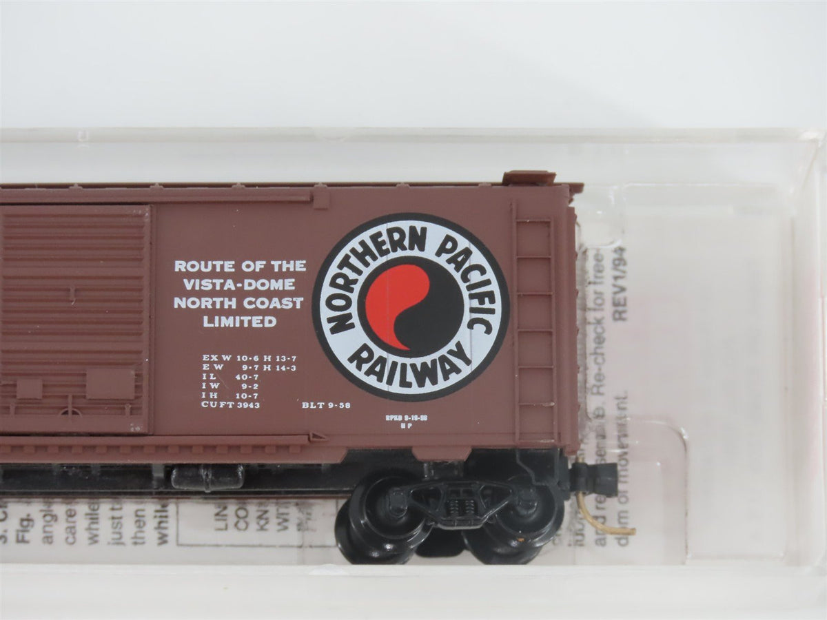 N Scale Micro-Trains MTL 22040 NP Northern Pacific Railway 40&#39; Box Car #8345