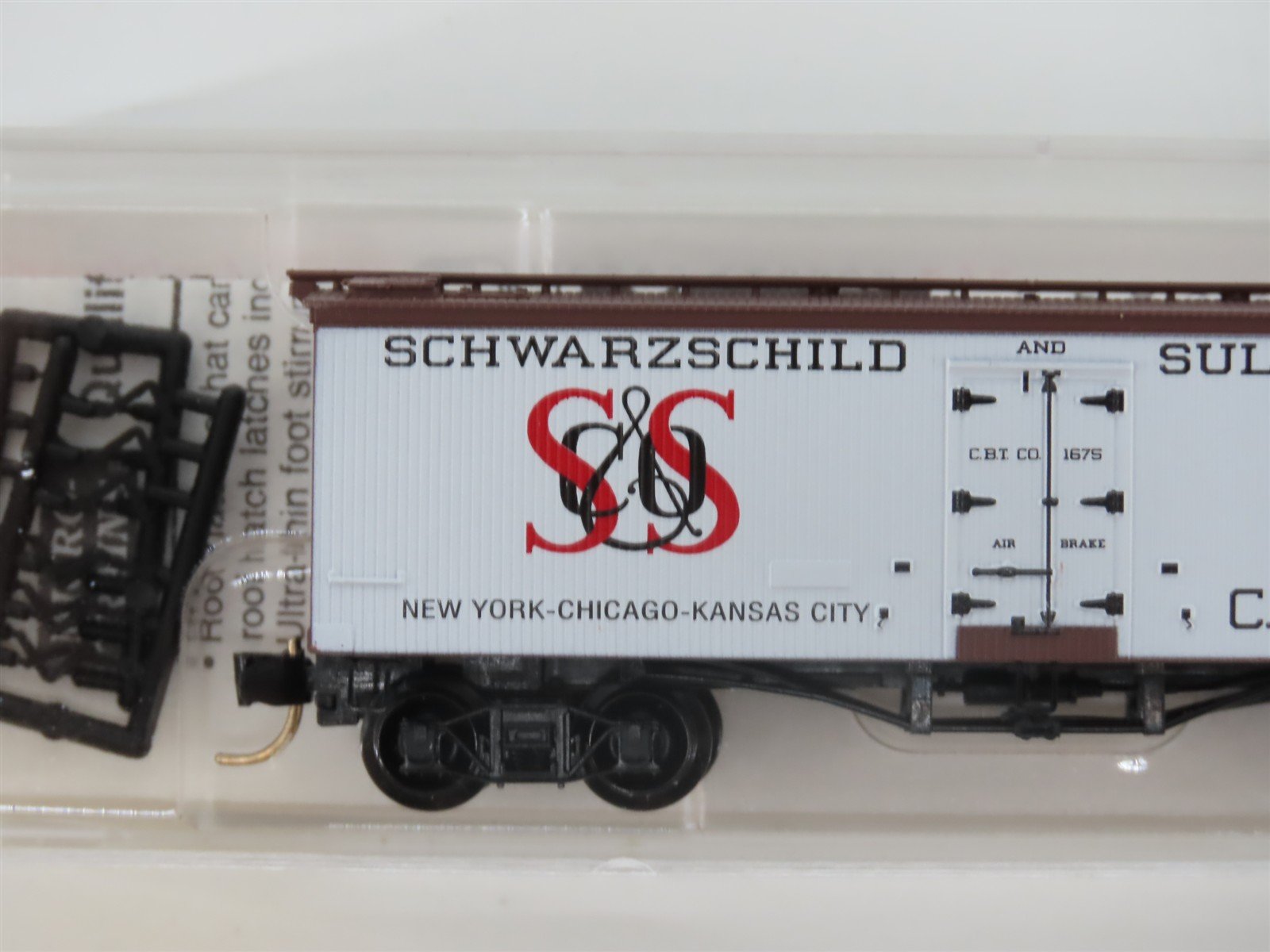 N Scale Micro-Trains MTL 58020 CBTCO Schwarzchild & Sulzberger 36' Reefer #1675