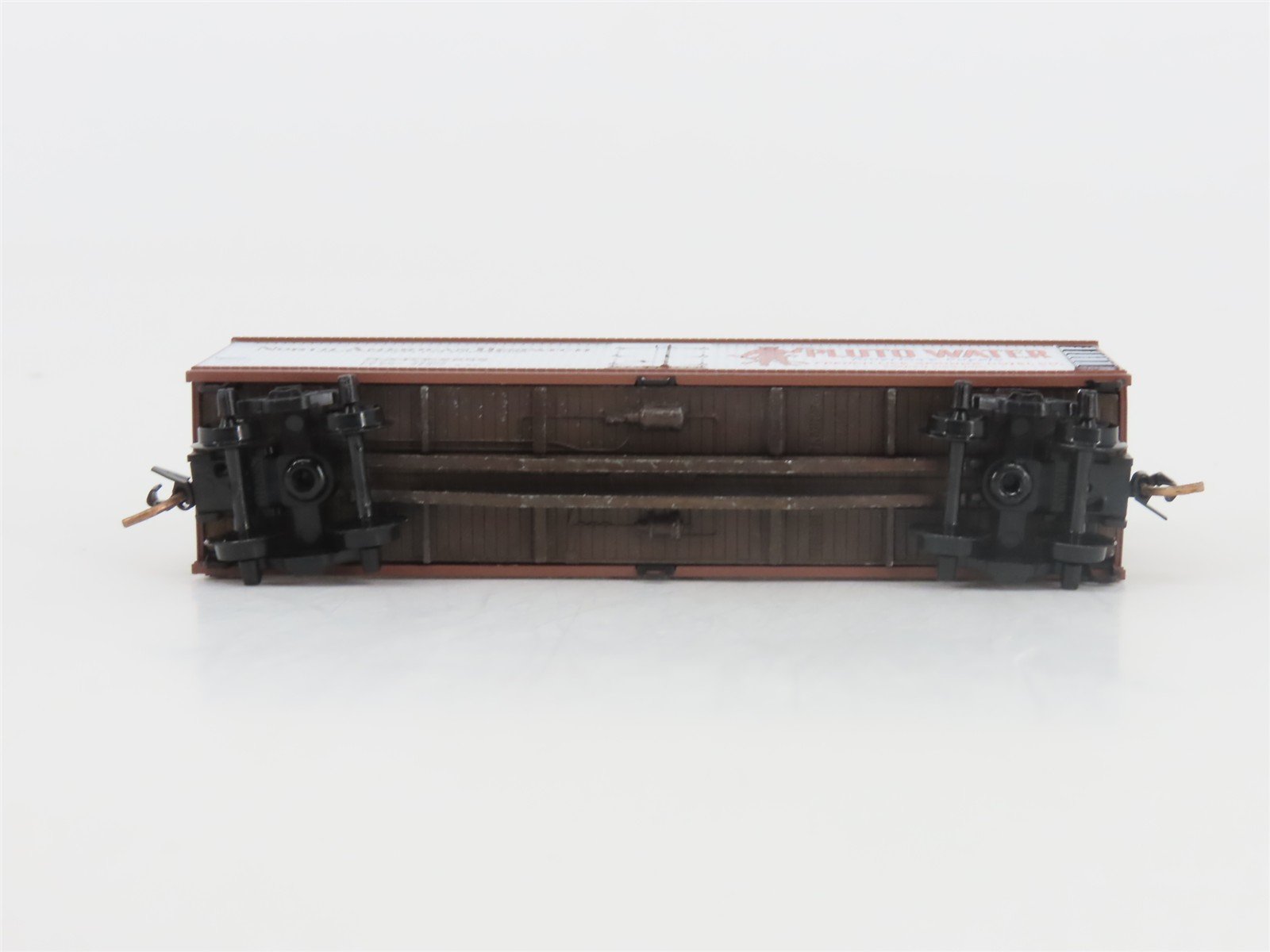 N Scale Micro-Trains MTL 49490 NADX Pluto Water 40' Wood Reefer #2688
