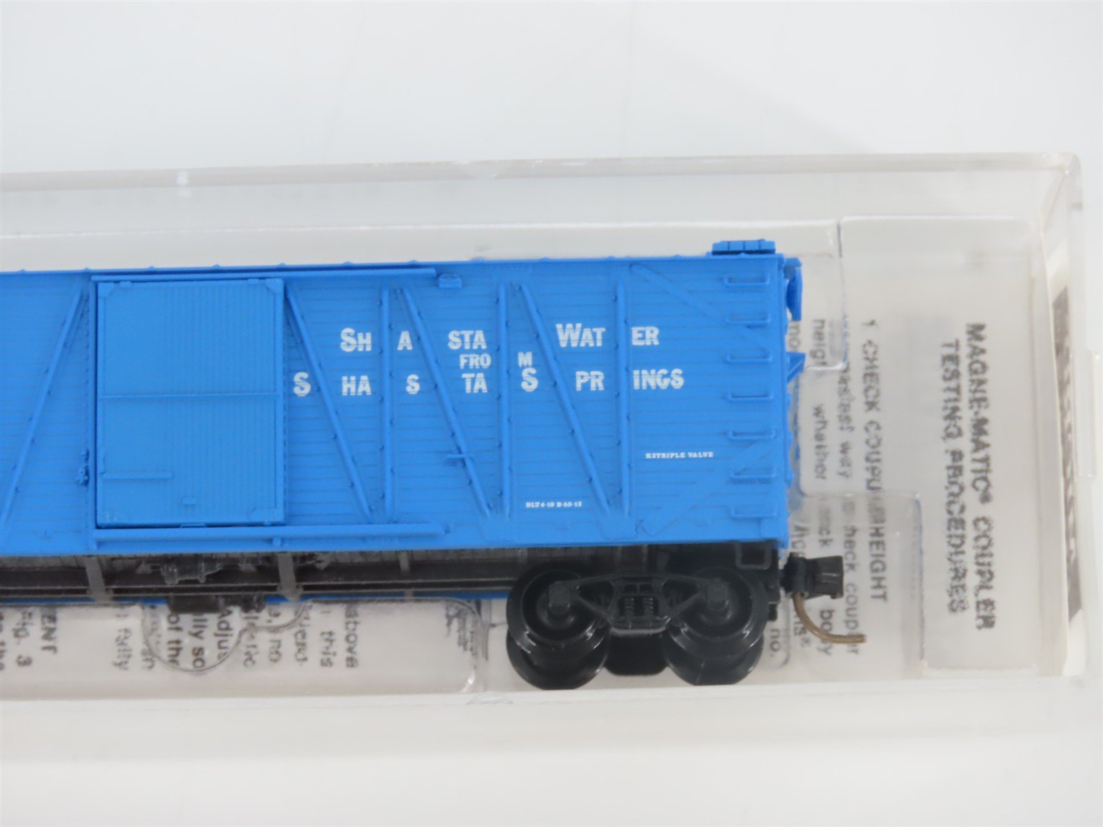 N Scale Micro-Trains MTL 28140 SP Shasta Water 40' Single Door Box Car #27172