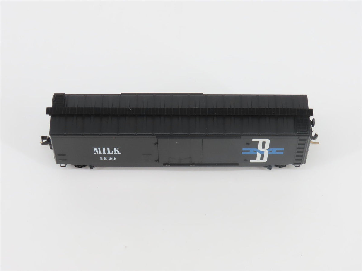 N Scale Micro-Trains MTL 32330 BM Boston &amp; Maine Milk 50&#39; Box Car #1919