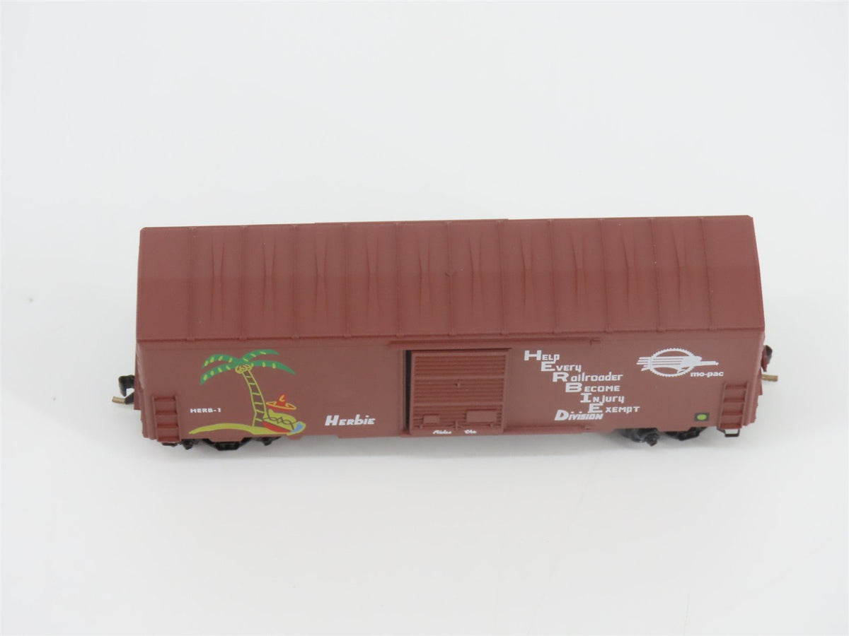 N Scale Micro-Trains MTL 24220 MP HERB Missouri Pacific Herbie 40&#39; Box Car #1