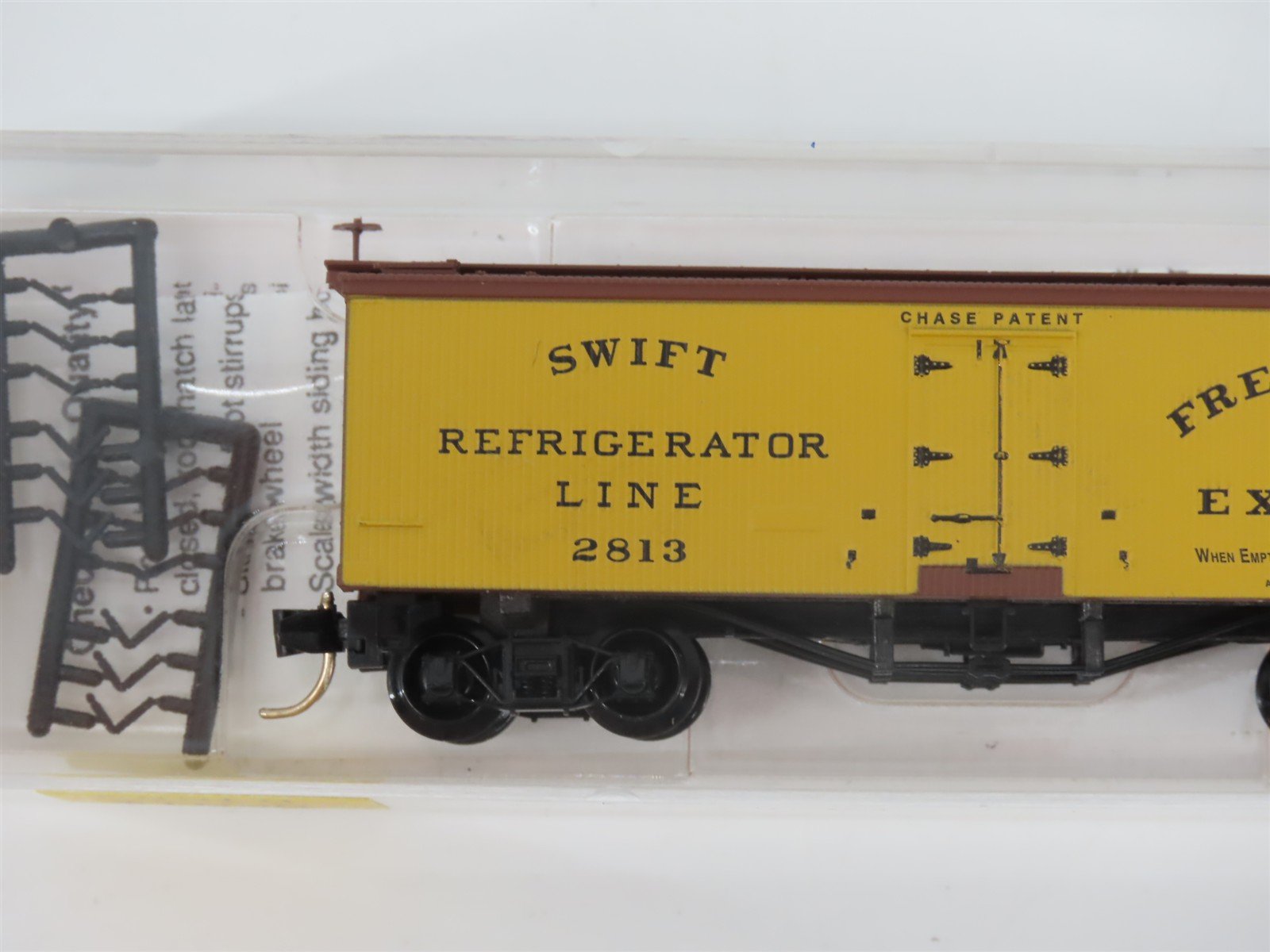 N Scale Micro-Trains MTL 58010 SRL Swift 36' Wood Sheathed Ice Reefer #2813