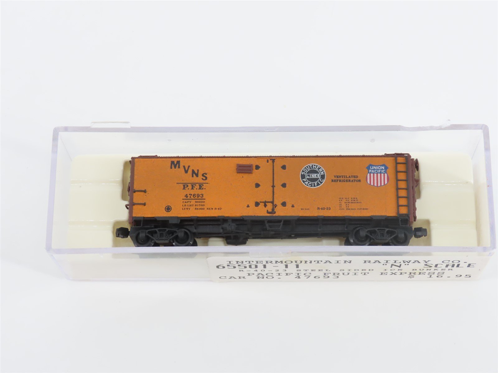 N InterMountain 65501-11 PFE Pacific Fruit Express Reefer 47693 Custom Weathered