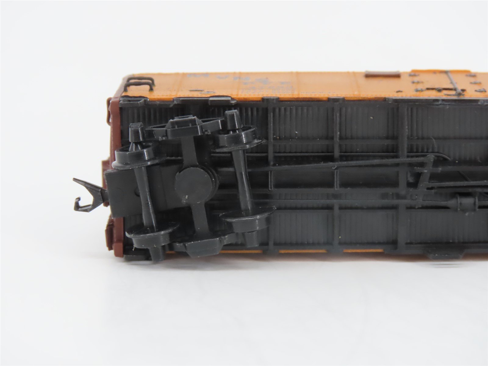 N InterMountain 65501-11 PFE Pacific Fruit Express Reefer 47693 Custom Weathered