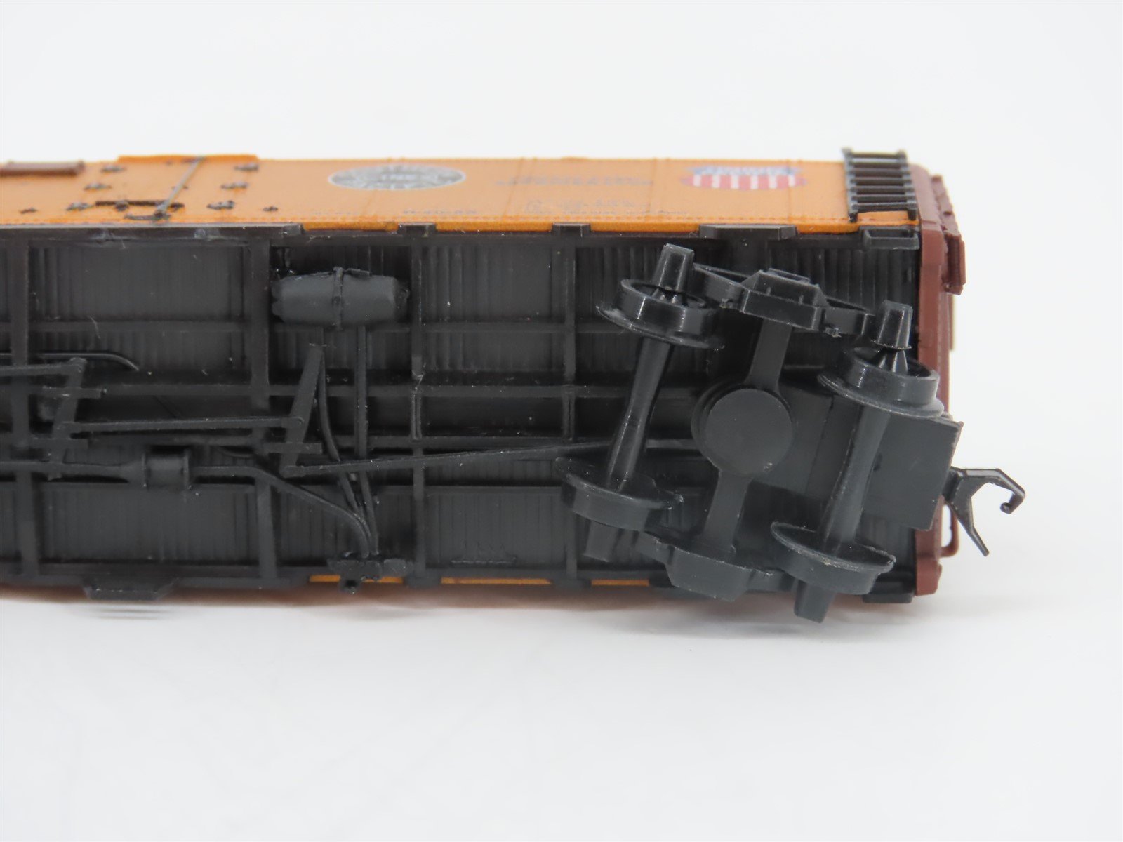 N InterMountain 65501-11 PFE Pacific Fruit Express Reefer 47693 Custom Weathered