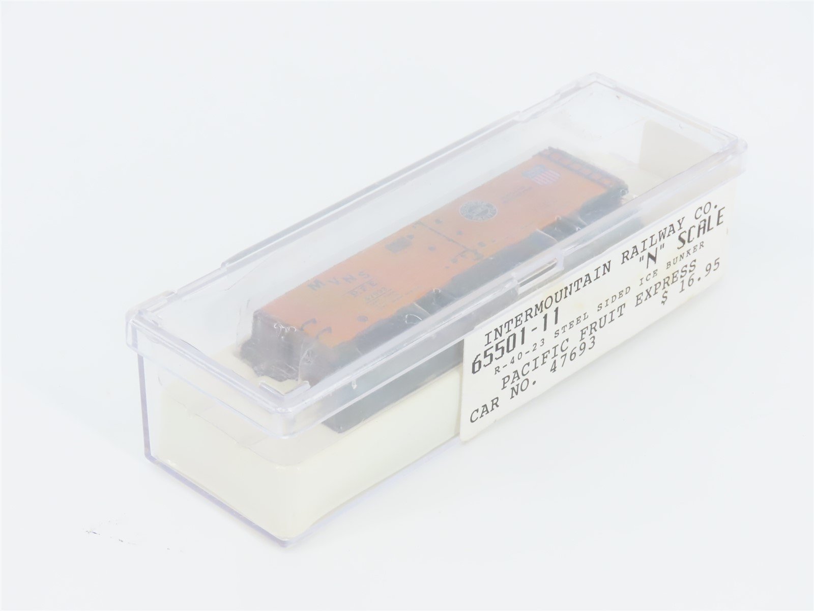 N InterMountain 65501-11 PFE Pacific Fruit Express Reefer 47693 Custom Weathered