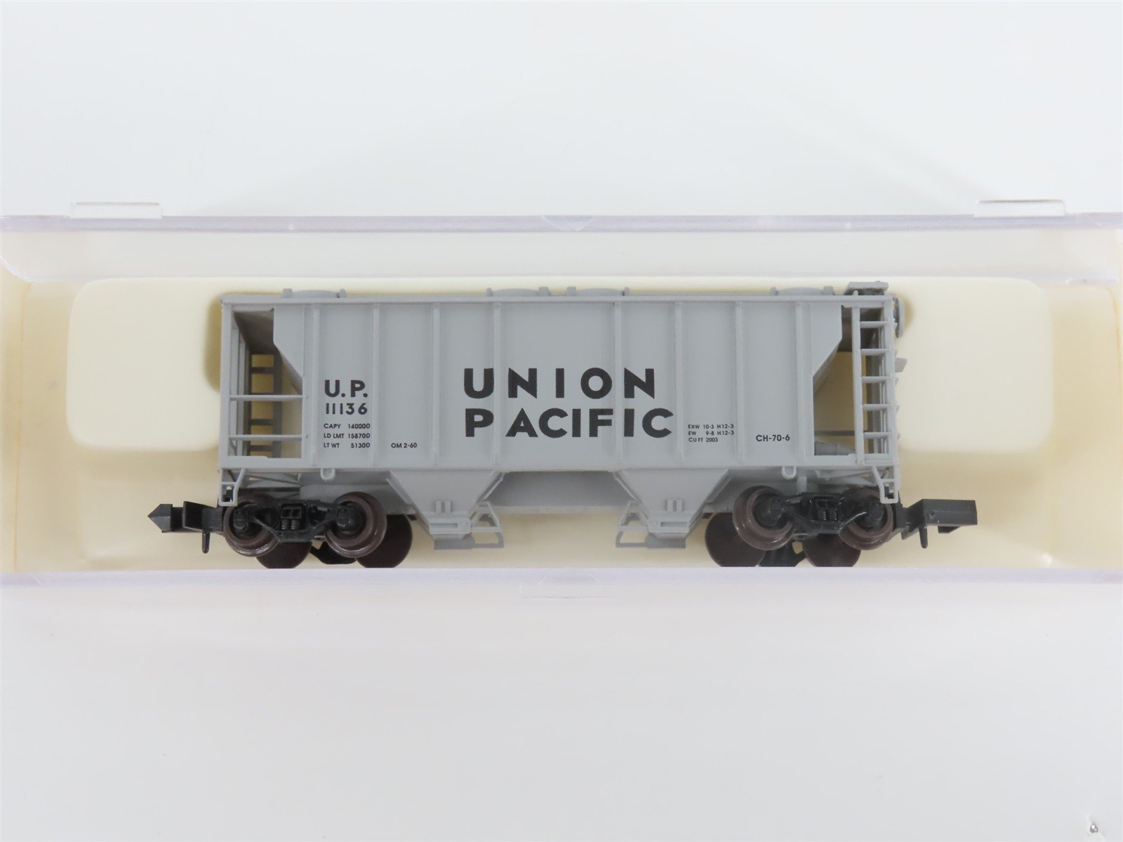 N Scale Atlas 3173 UP Union Pacific Railroad 2-Bay Covered Hopper #11136