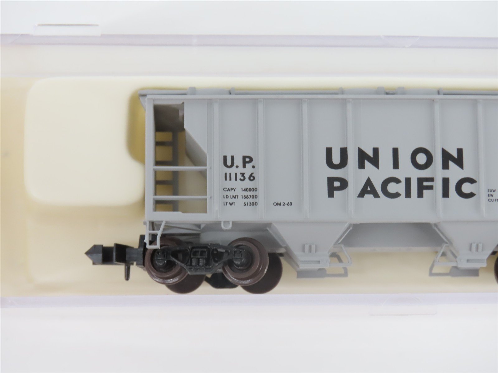 N Scale Atlas 3173 UP Union Pacific Railroad 2-Bay Covered Hopper #11136