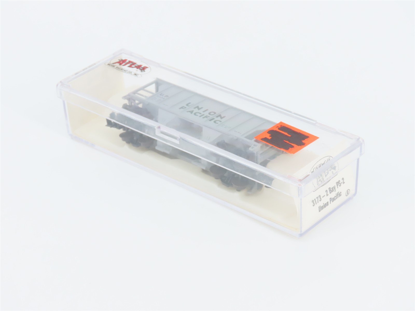 N Scale Atlas 3173 UP Union Pacific Railroad 2-Bay Covered Hopper #11136