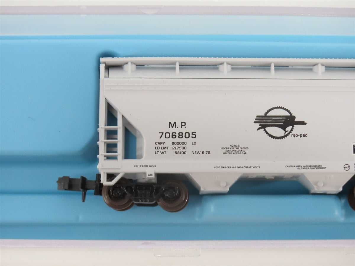 N Scale Atlas 3918 MP Missouri Pacific Mo-Pac 2-Bay Centerflow Hopper #706805