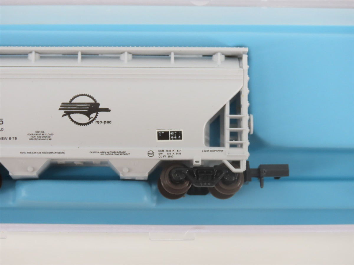 N Scale Atlas 3918 MP Missouri Pacific Mo-Pac 2-Bay Centerflow Hopper #706805
