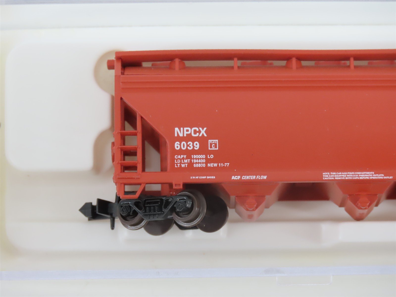 N Scale Atlas 3955 NPCX Norchem 4-Bay Covered Hopper #6039