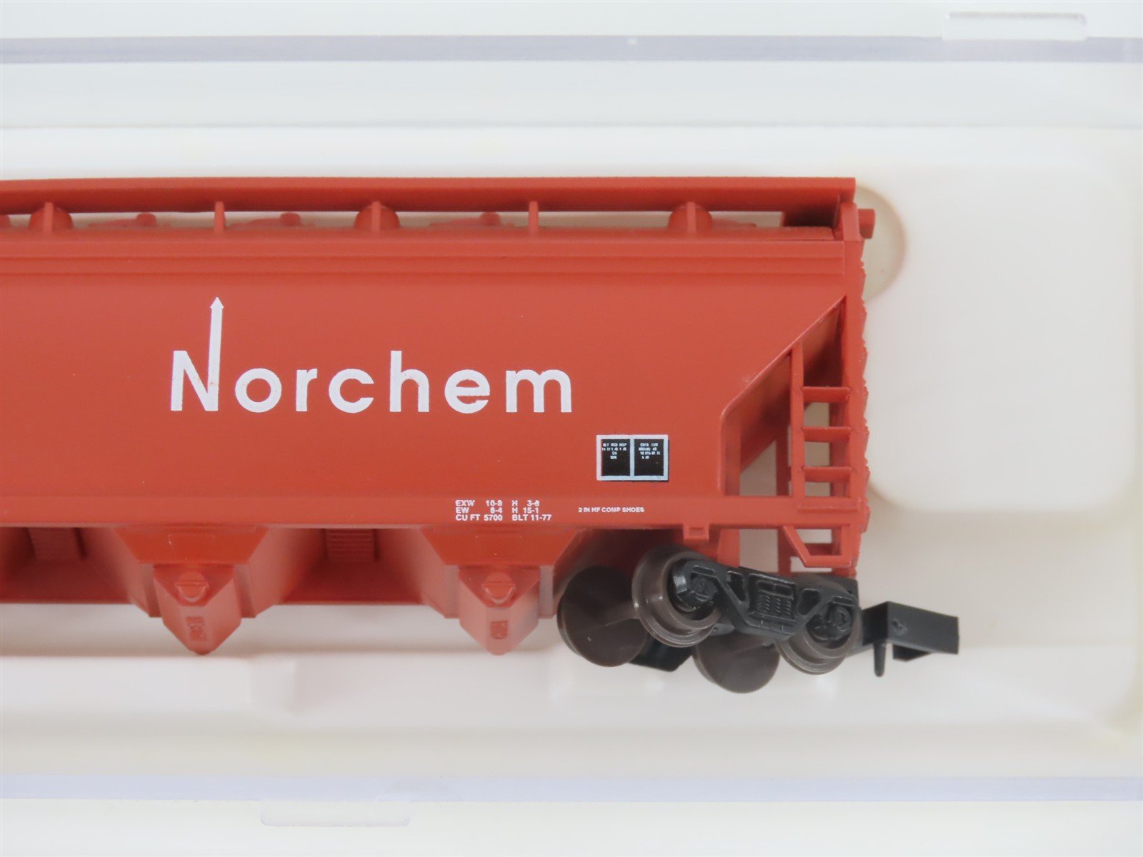 N Scale Atlas 3955 NPCX Norchem 4-Bay Covered Hopper #6039