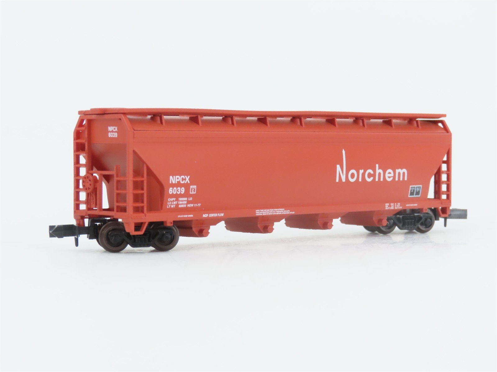 N Scale Atlas 3955 NPCX Norchem 4-Bay Covered Hopper #6039