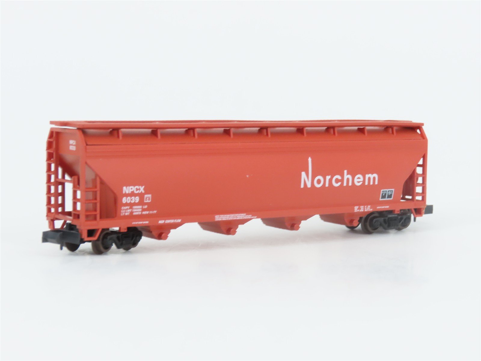N Scale Atlas 3955 NPCX Norchem 4-Bay Covered Hopper #6039
