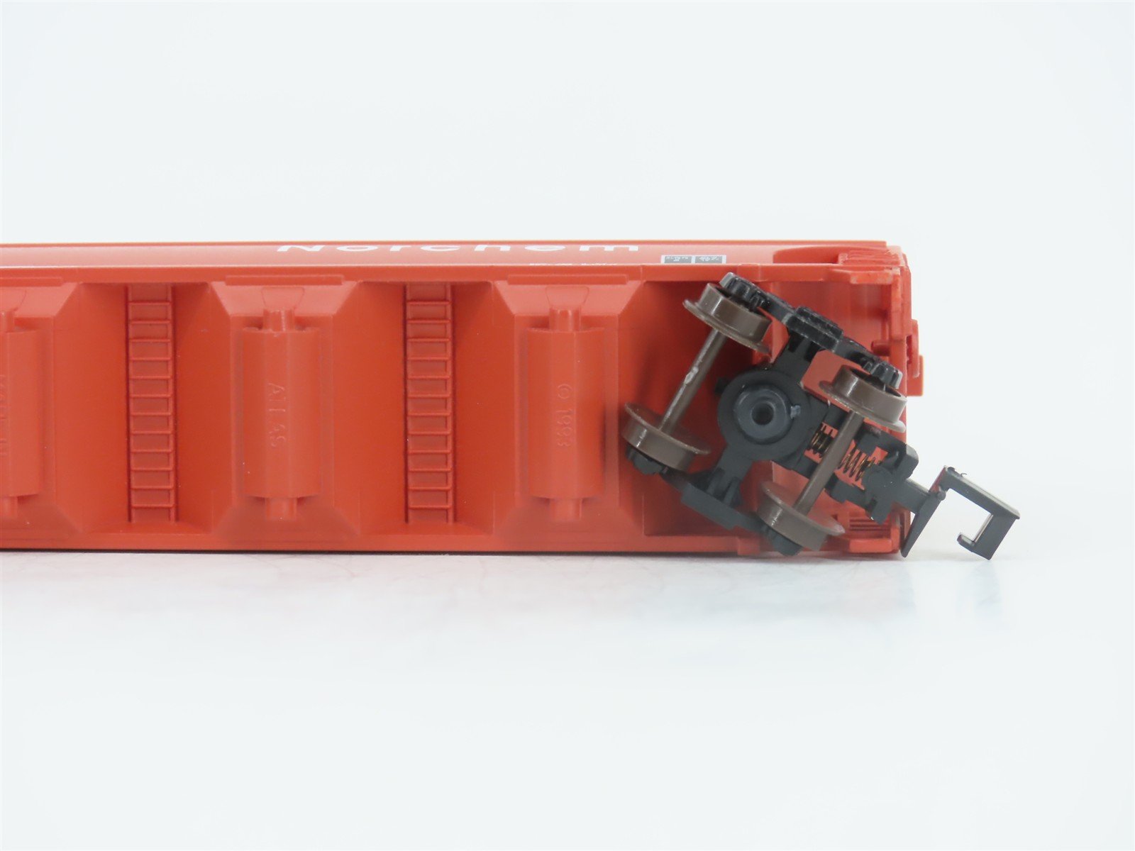 N Scale Atlas 3955 NPCX Norchem 4-Bay Covered Hopper #6039