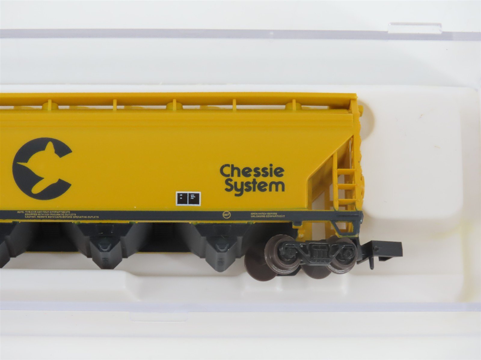 N Atlas 3957 B&O Baltimore & Ohio Chessie System 4-Bay Centerflow Hopper #601824
