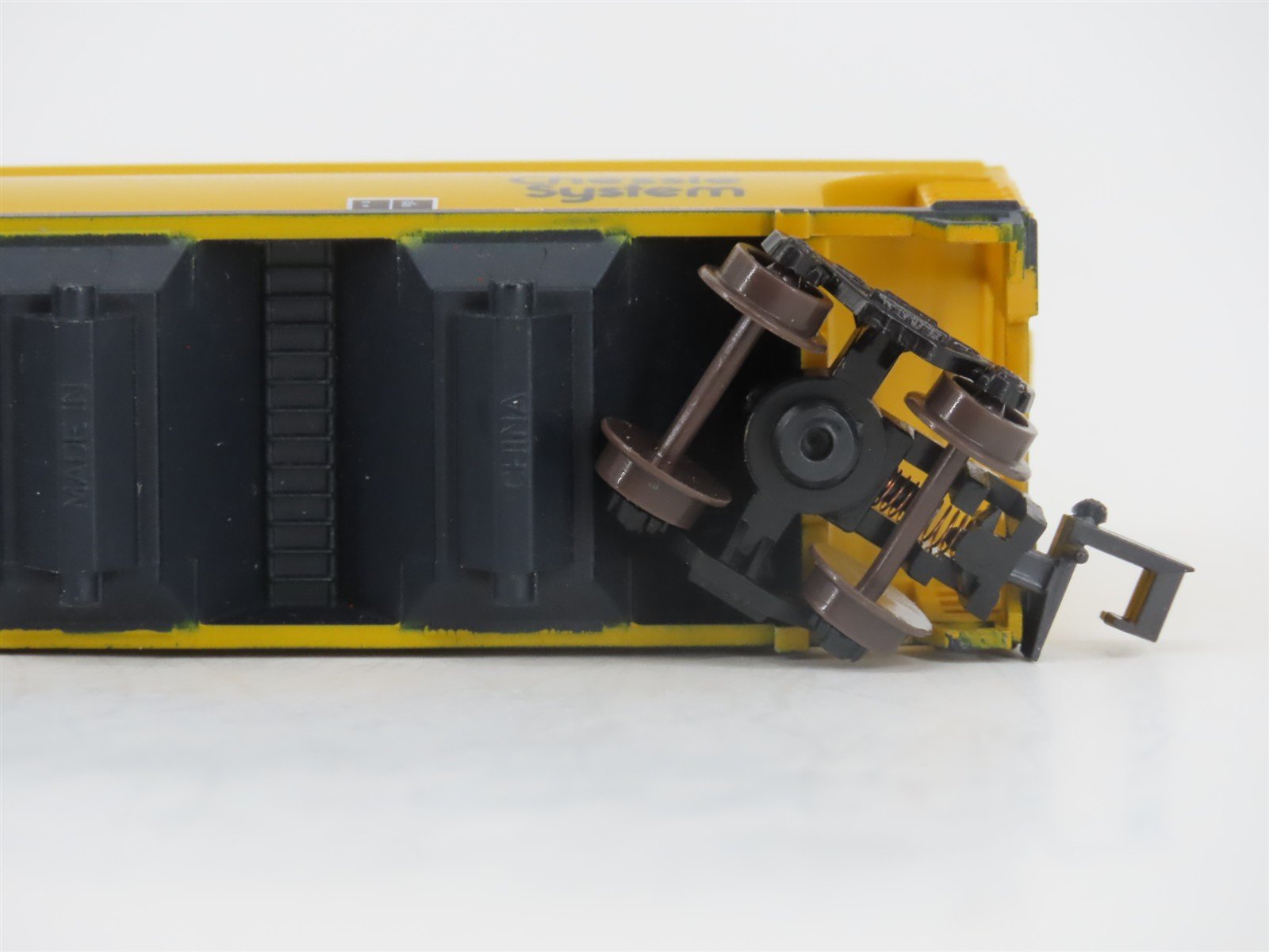 N Atlas 3957 B&O Baltimore & Ohio Chessie System 4-Bay Centerflow Hopper #601824