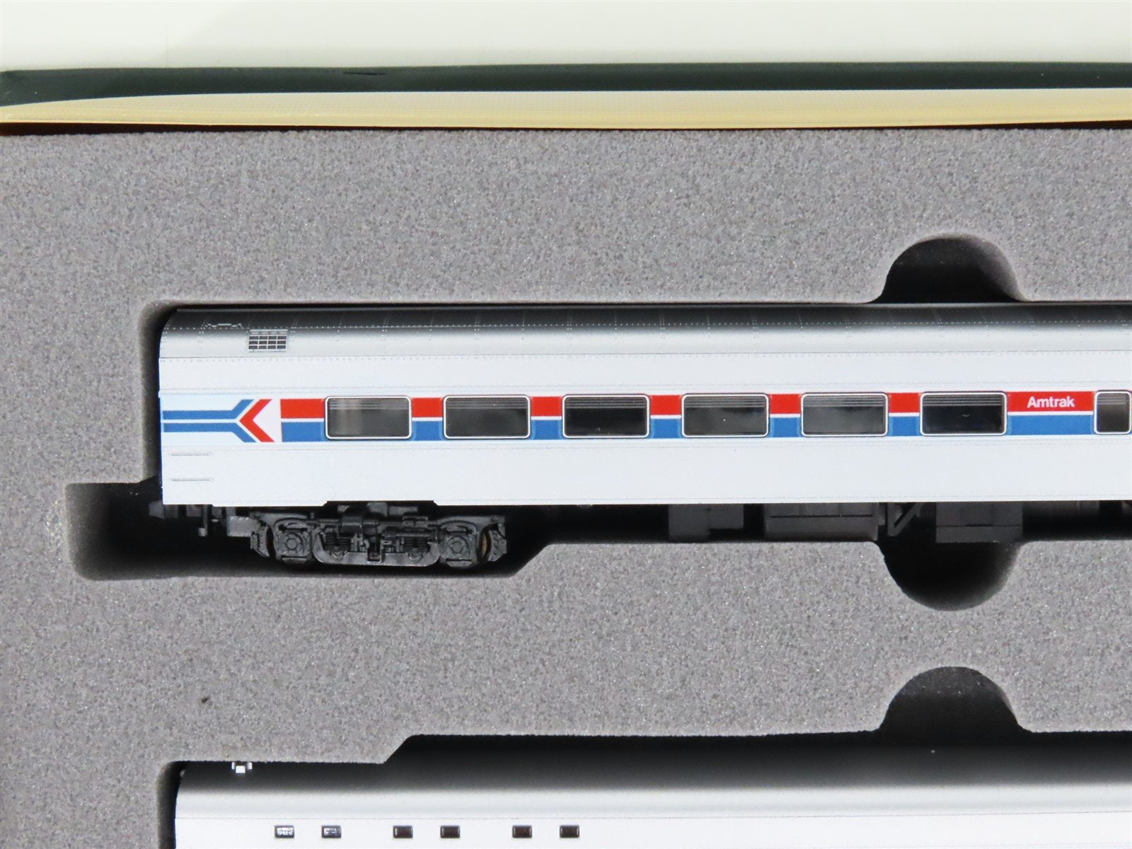 N Scale KATO 106-011 AMTK Amtrak Smooth Side Passenger 6-Car Set