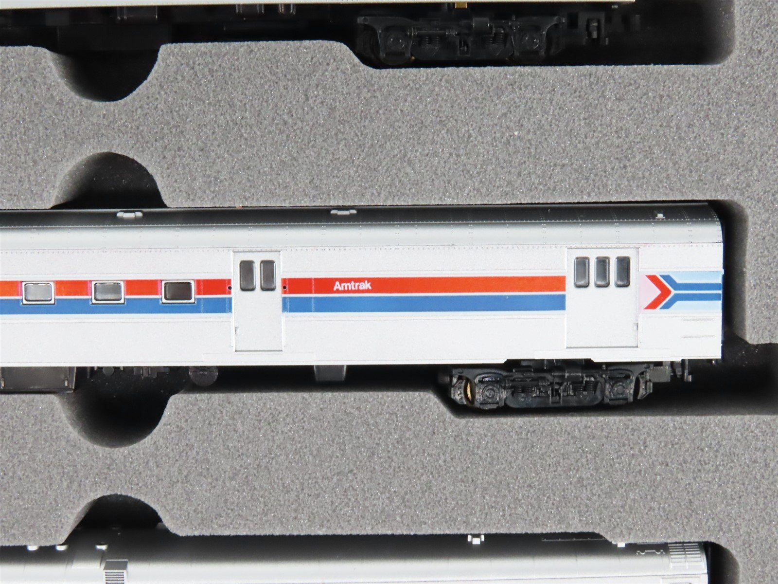 N Scale KATO 106-011 AMTK Amtrak Smooth Side Passenger 6-Car Set