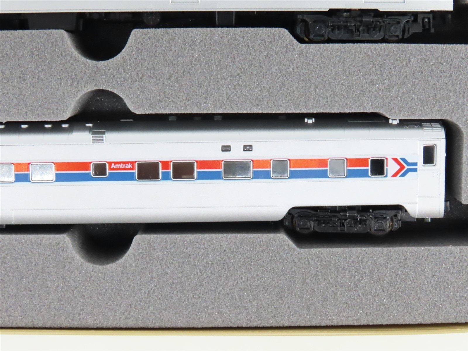 N Scale KATO 106-011 AMTK Amtrak Smooth Side Passenger 6-Car Set