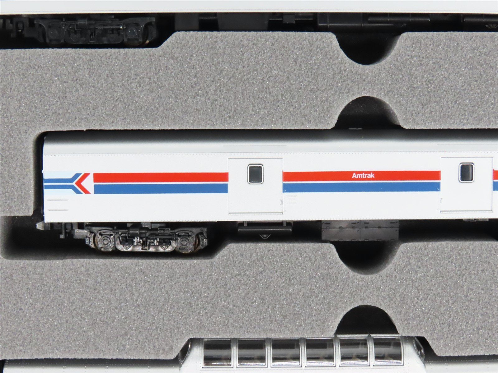 N Scale KATO 106-021 AMTK Amtrak Smooth Side Passenger 4-Car Set