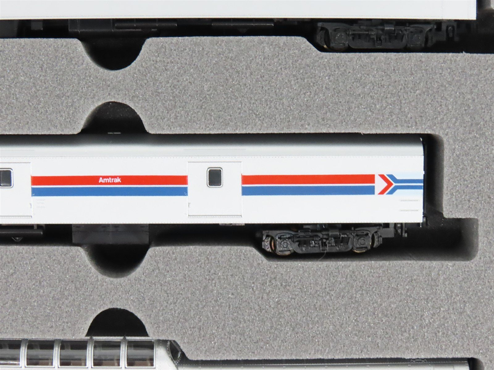 N Scale KATO 106-021 AMTK Amtrak Smooth Side Passenger 4-Car Set