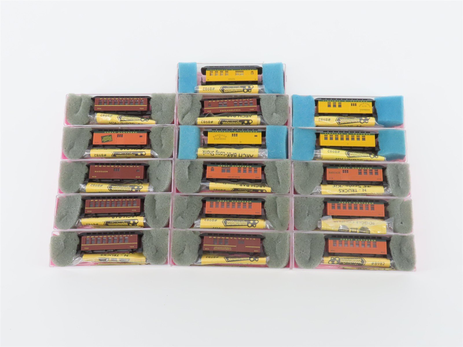 LOT of 16 N Scale Roundhouse Kits PRR/GN/V&T Assorted Overton Passenger Cars