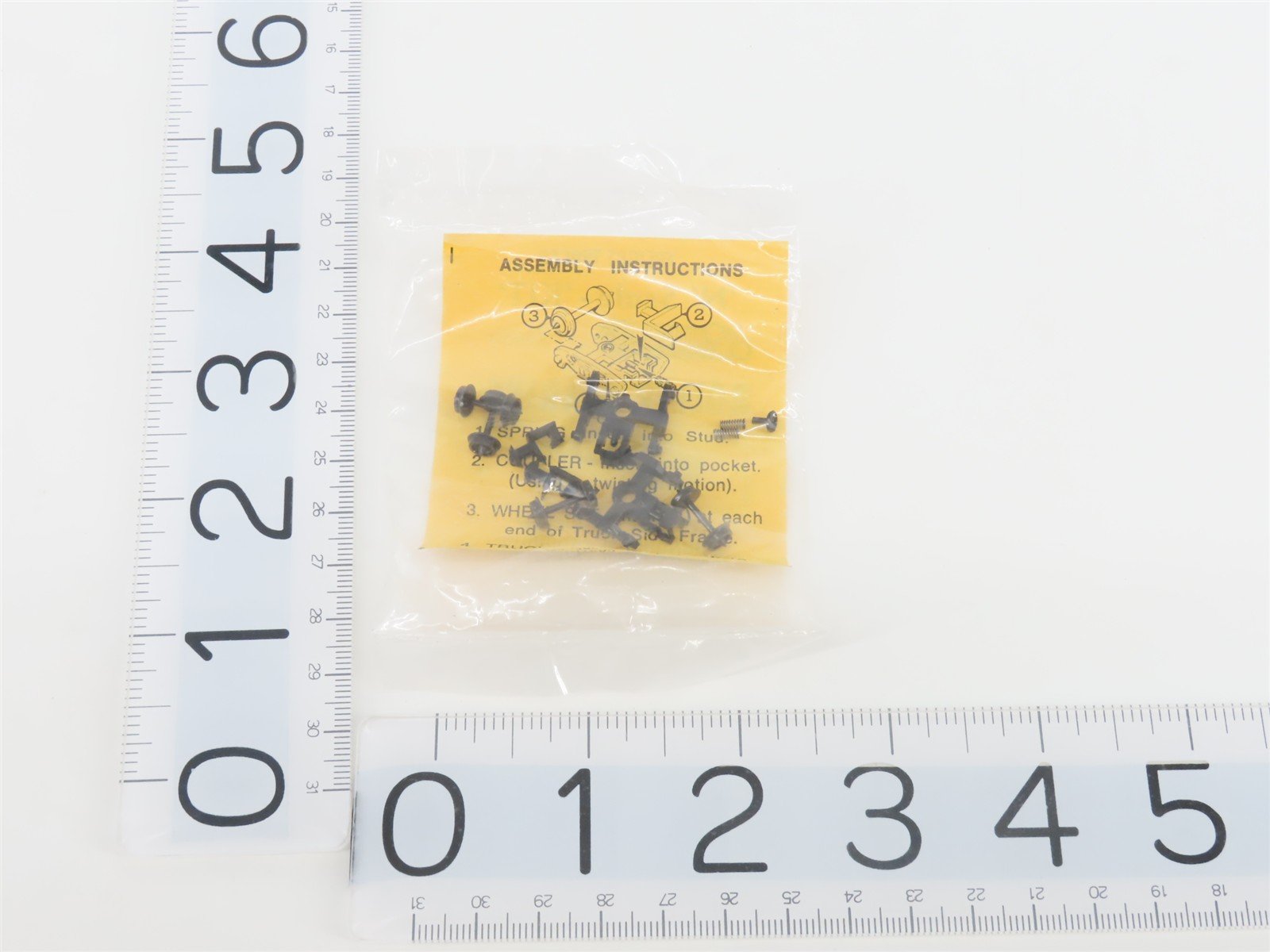 LOT of 10 N 1/160 Roundhouse Kits #8980 Roller Bearing Toggle Coupler Trucks