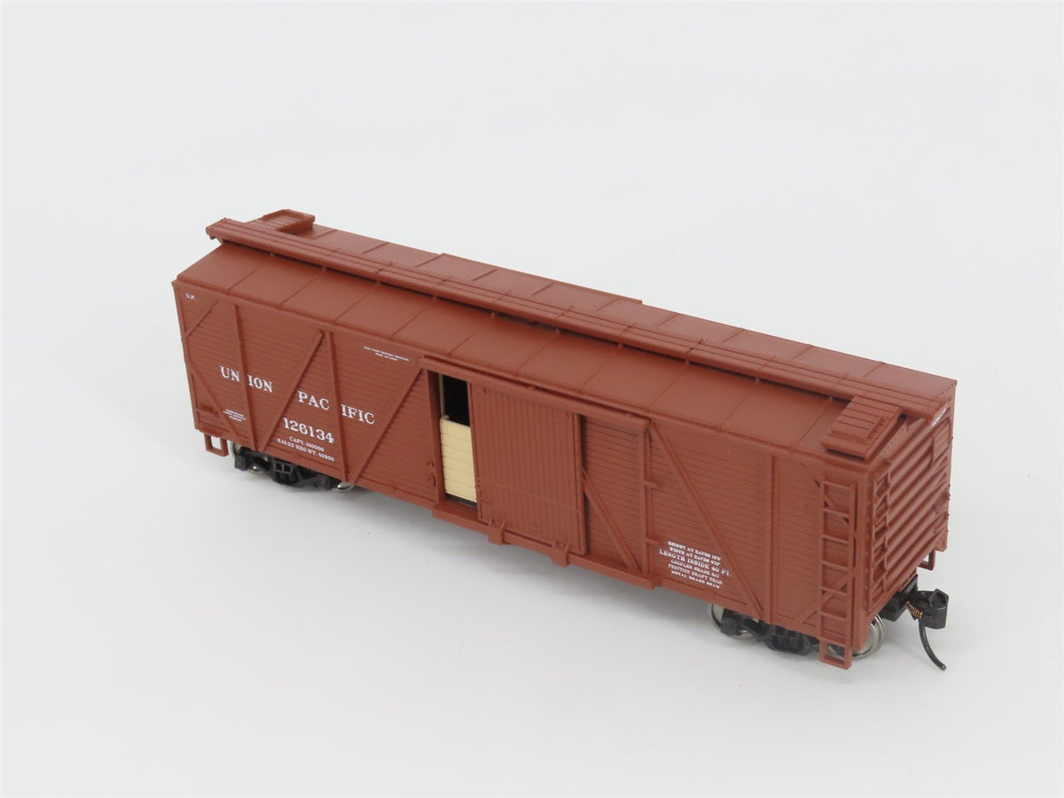 HO Scale Walthers Mainline 910-2207 UP Union Pacific 40&#39; Box Car #126134