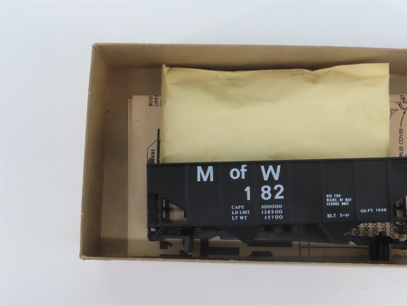 HO Scale Athearn Bev-Bel Kit #500 MofW Maintenance of Way 2-Bay Hopper #182