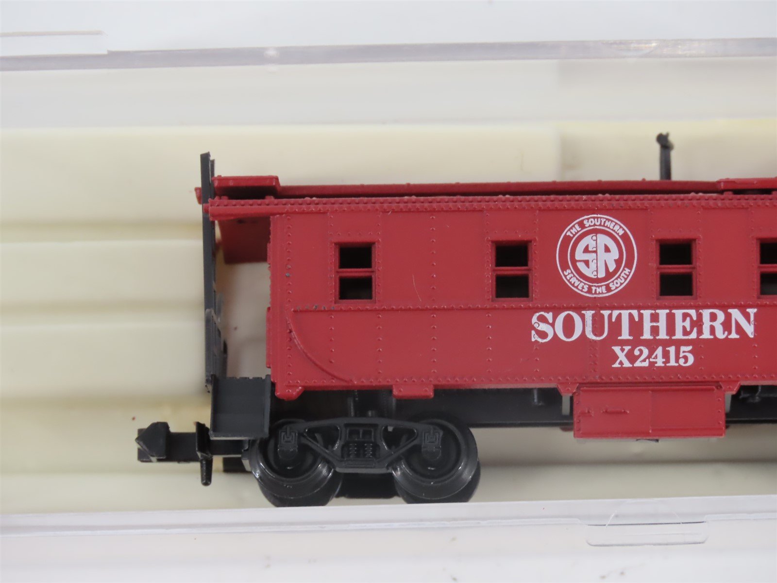 N Scale Atlas 3573 SR Southern Railway Offset Cupola Caboose #X2415