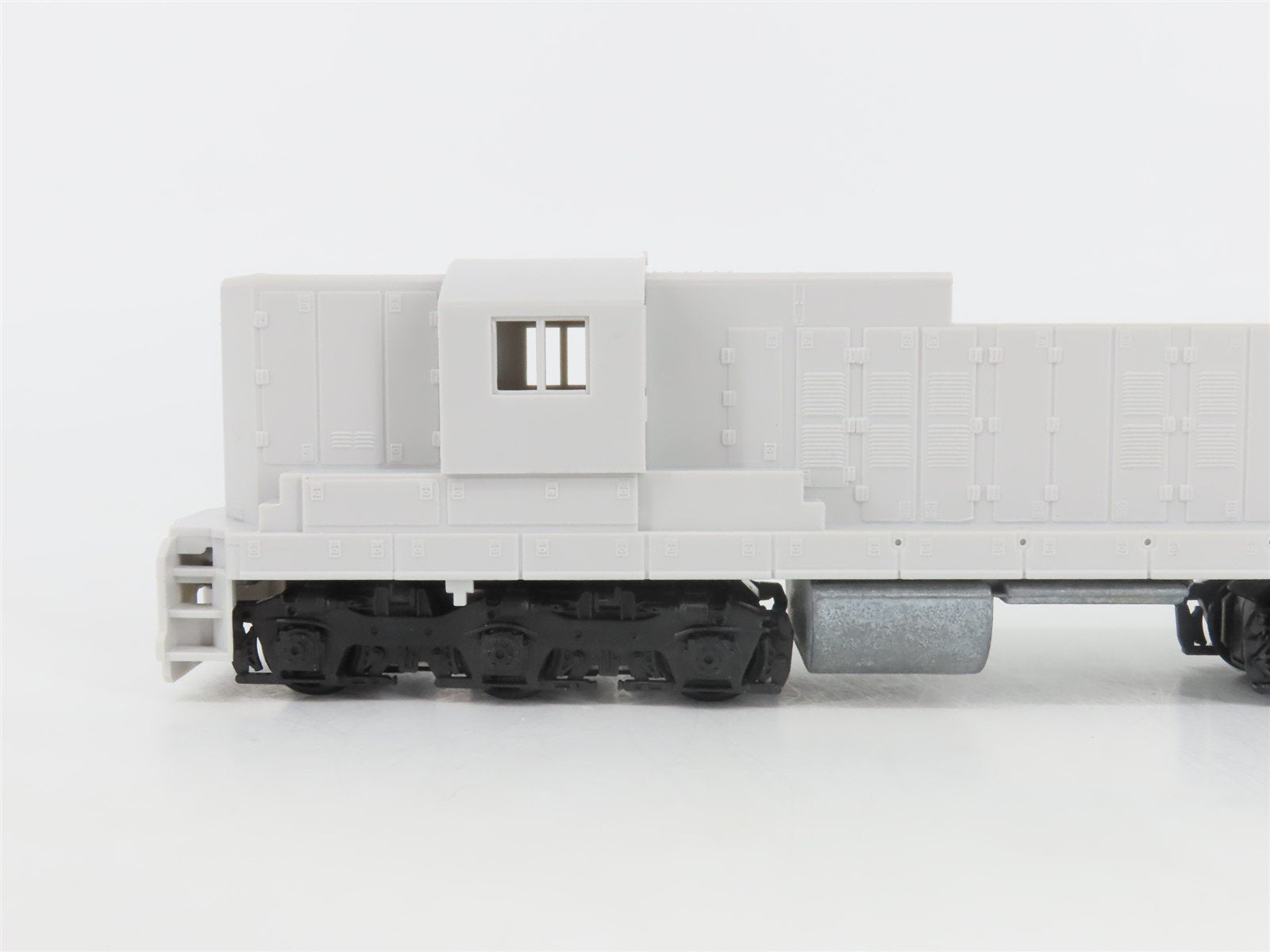 HO Scale Rail Power Undecorated SD7/9 Diesel Locomotive UNPOWERED