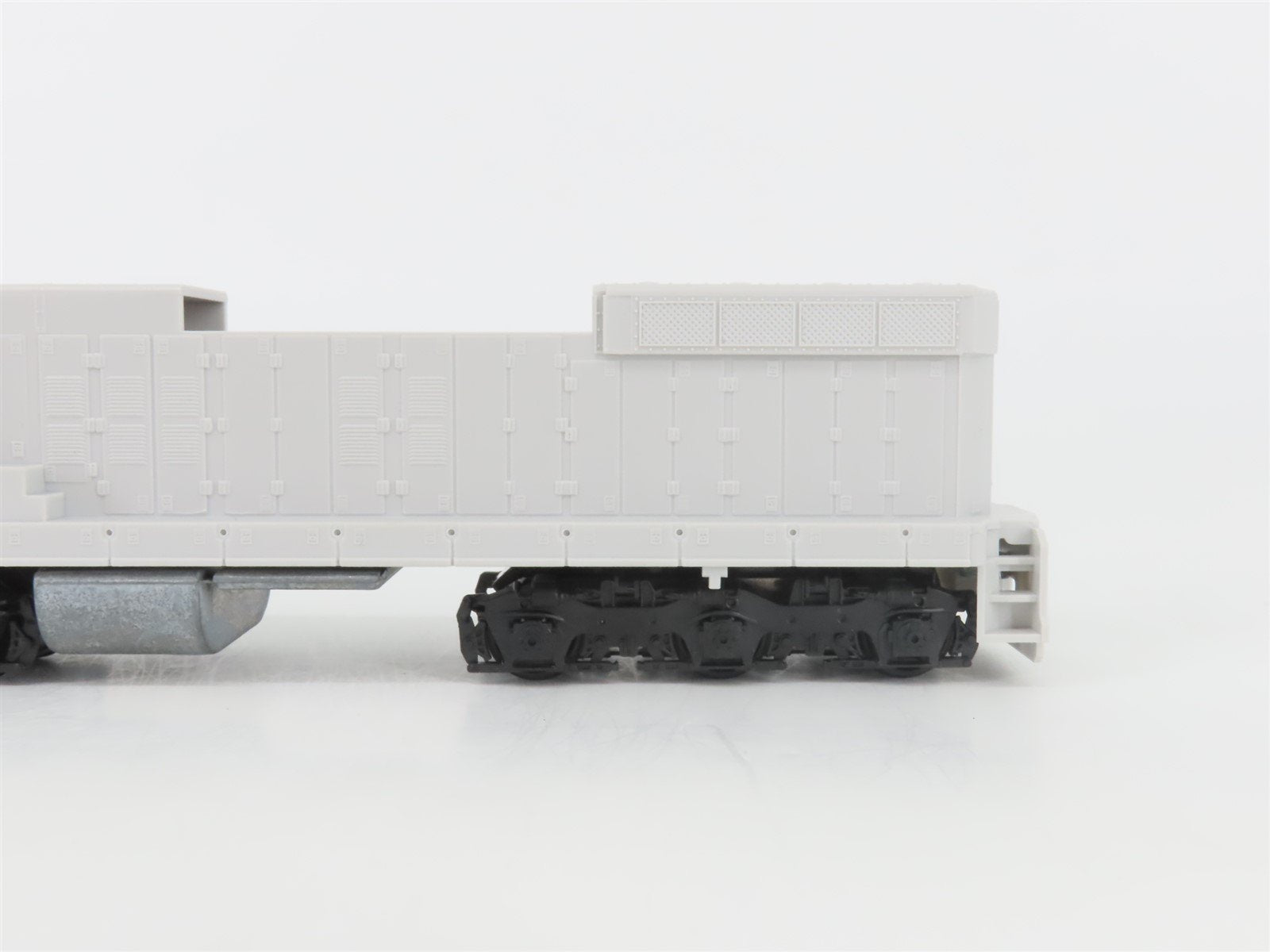 HO Scale Rail Power Undecorated SD7/9 Diesel Locomotive UNPOWERED