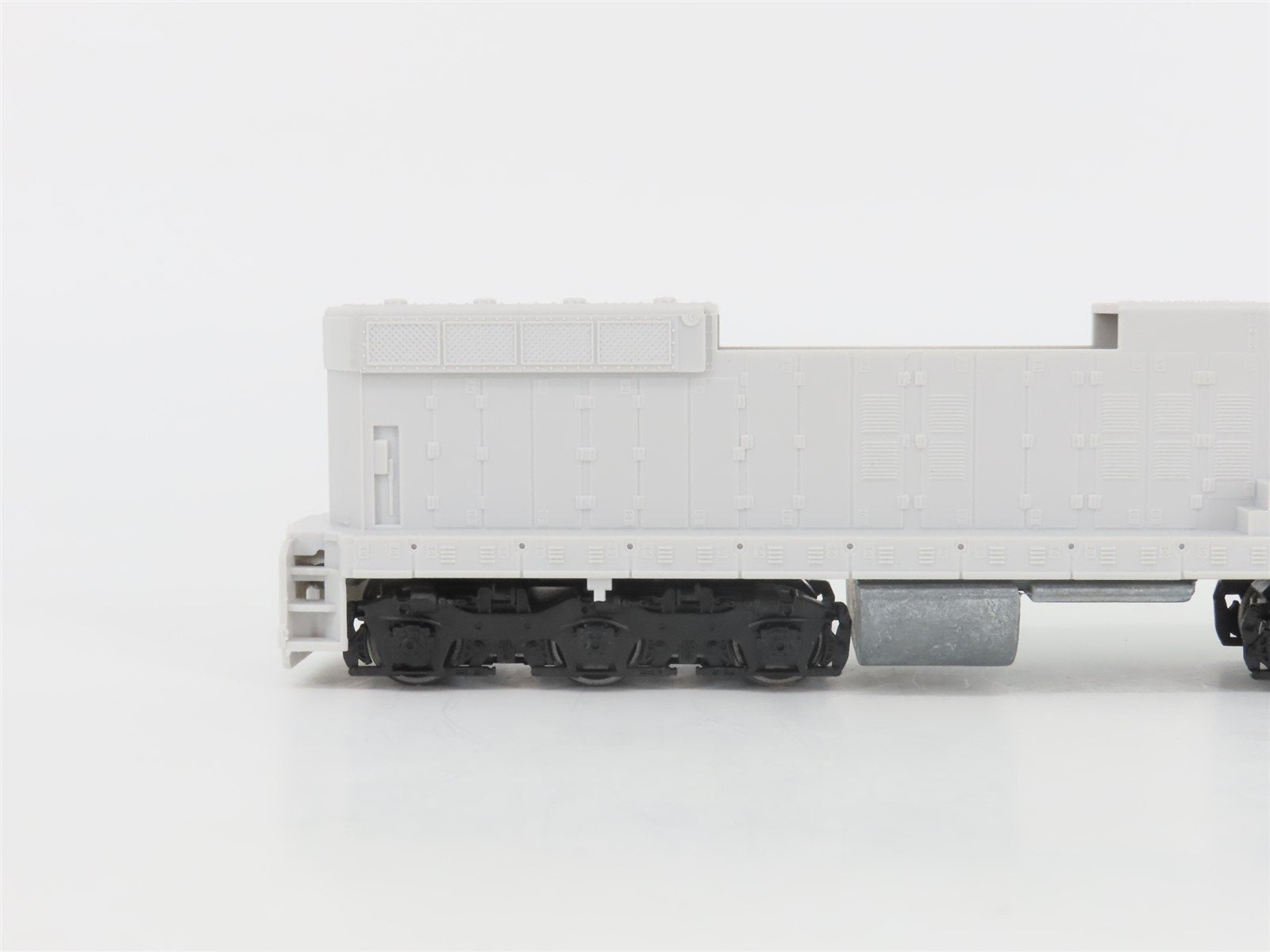 HO Scale Rail Power Undecorated SD7/9 Diesel Locomotive UNPOWERED