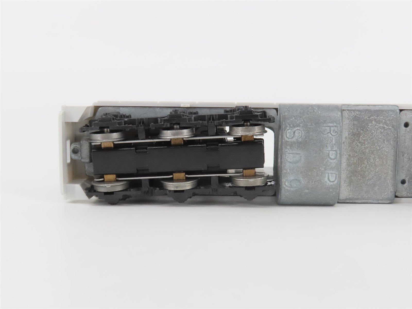 HO Scale Rail Power Undecorated SD7/9 Diesel Locomotive UNPOWERED