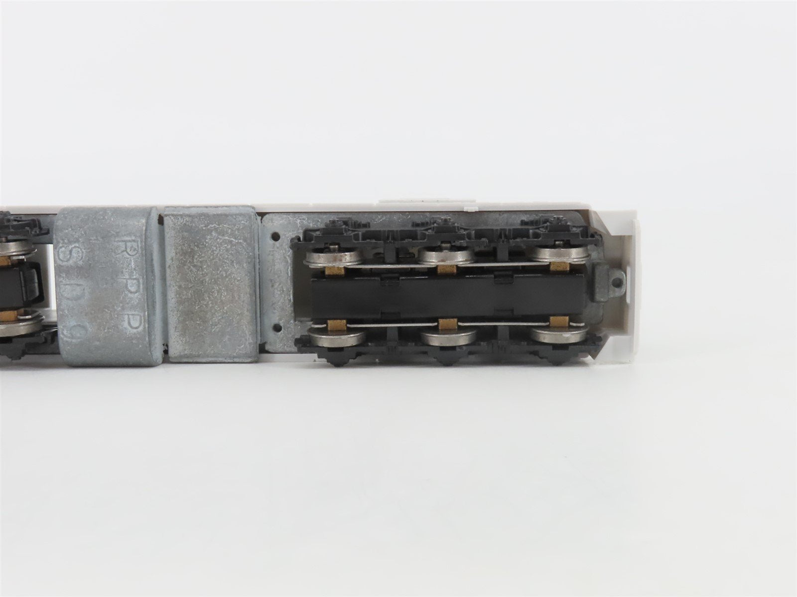 HO Scale Rail Power Undecorated SD7/9 Diesel Locomotive UNPOWERED