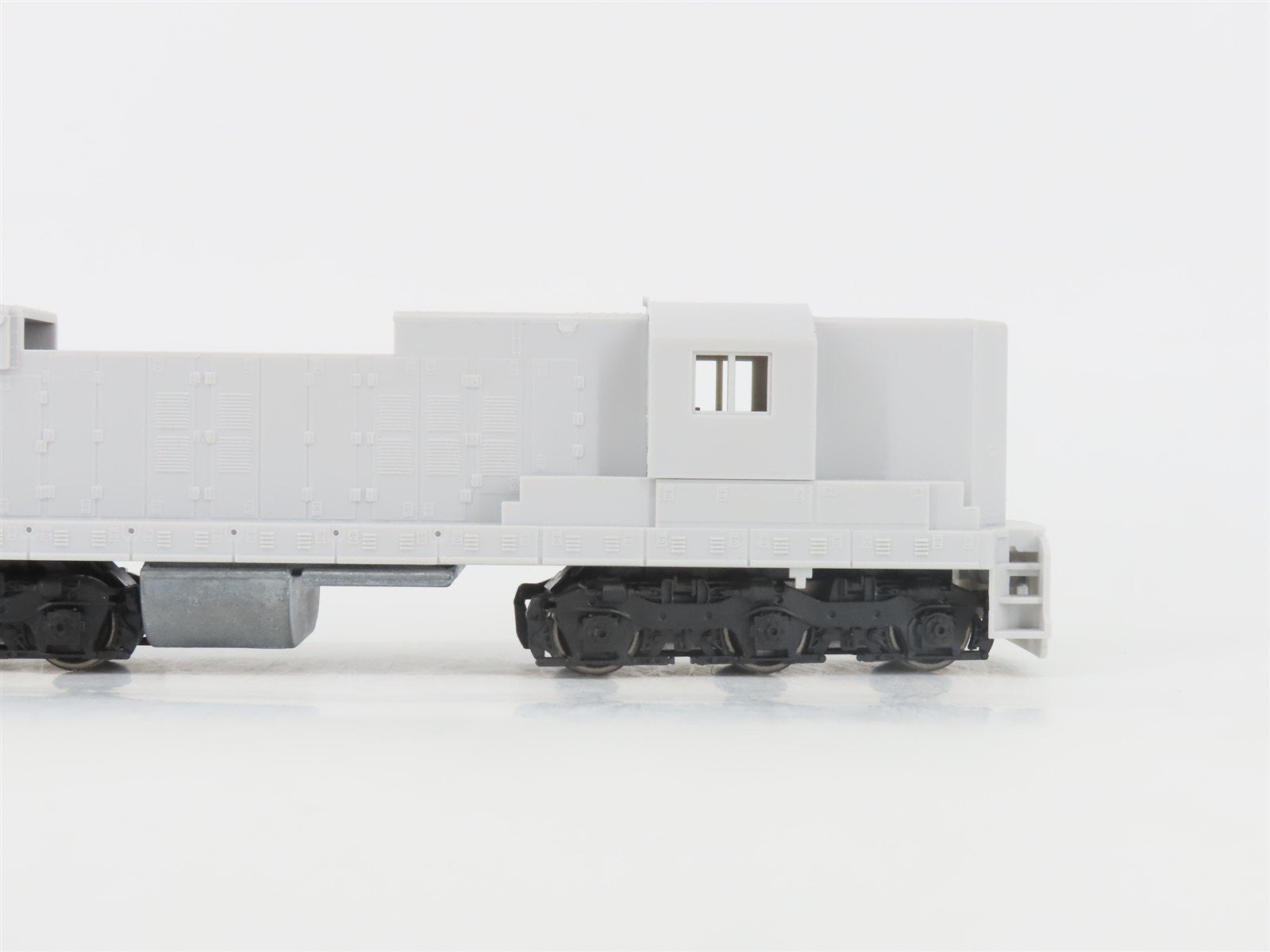 HO Scale Rail Power Undecorated SD7/9 Diesel Locomotive UNPOWERED