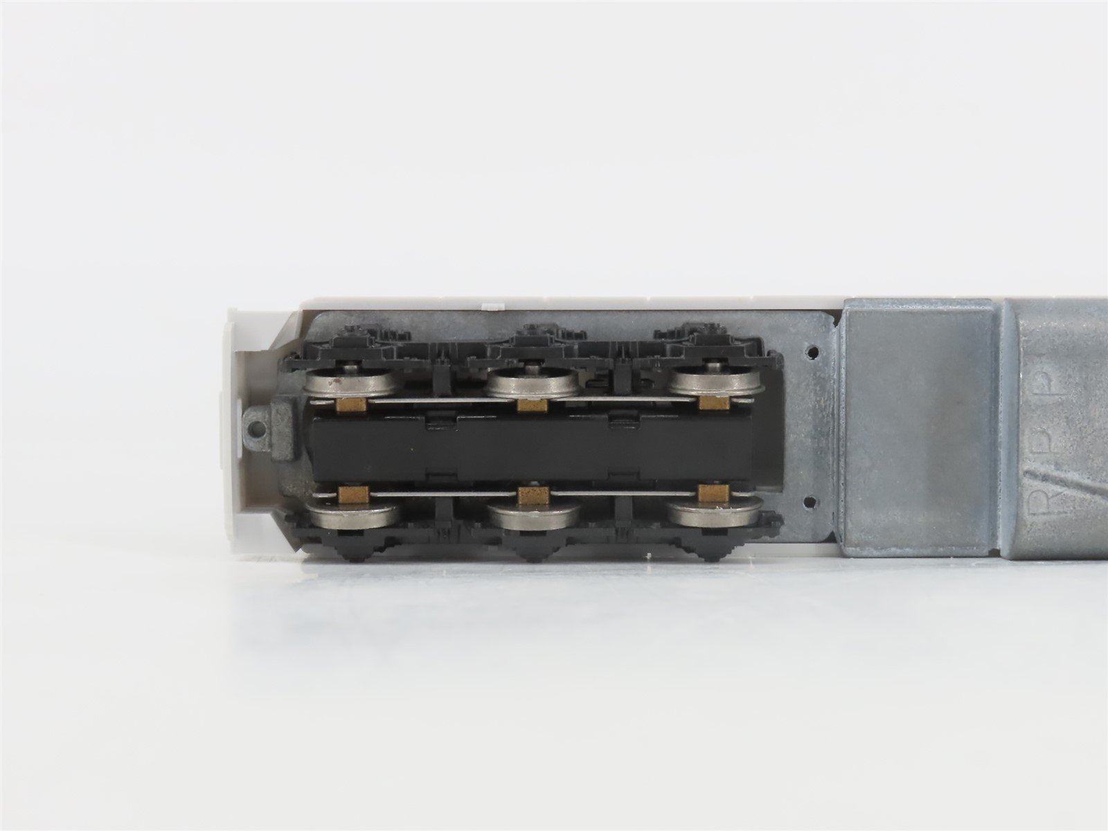 HO Scale Rail Power Undecorated SD7/9 Diesel Locomotive UNPOWERED