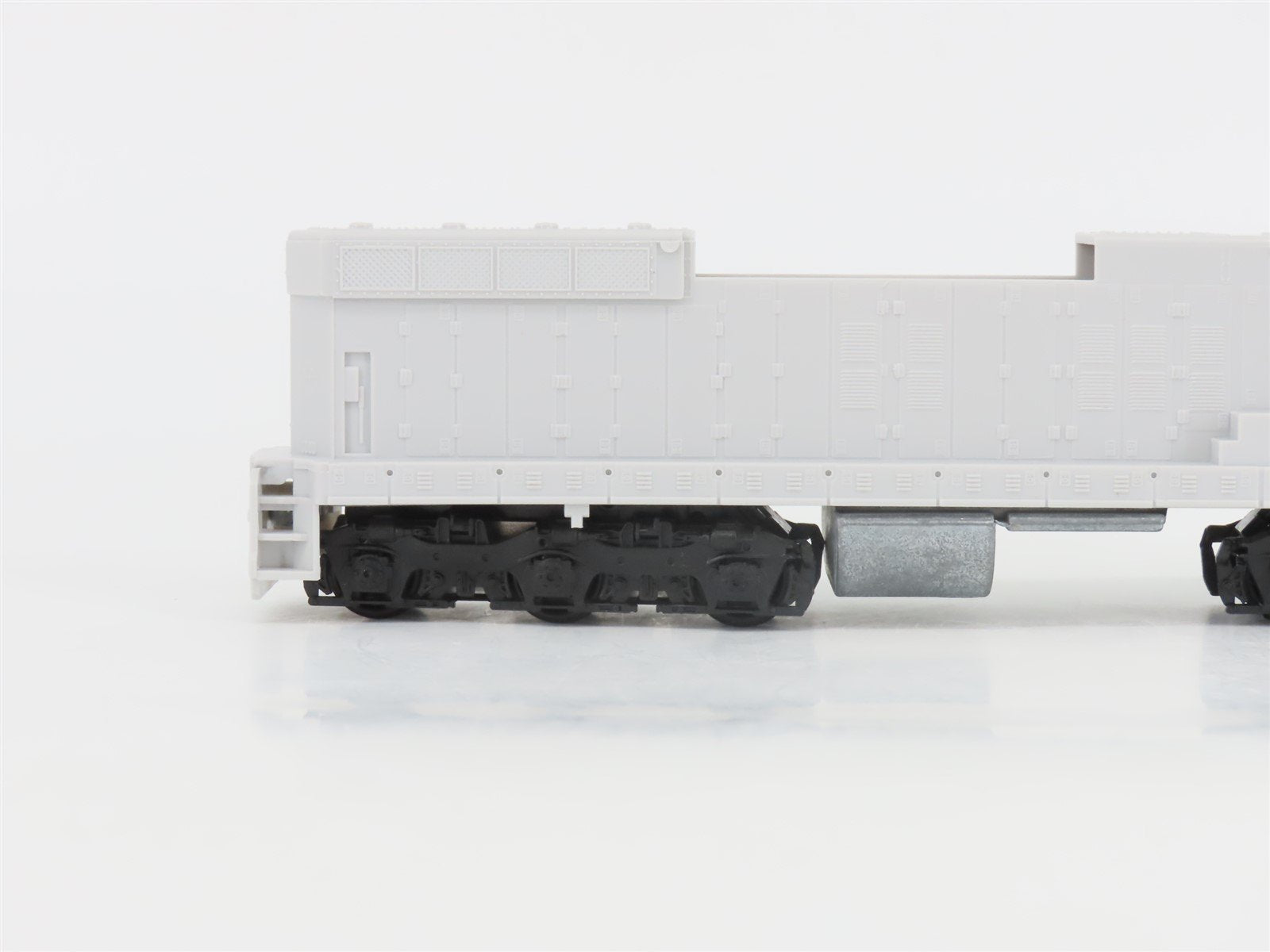 HO Scale Rail Power Undecorated SD7/9 Diesel Locomotive UNPOWERED