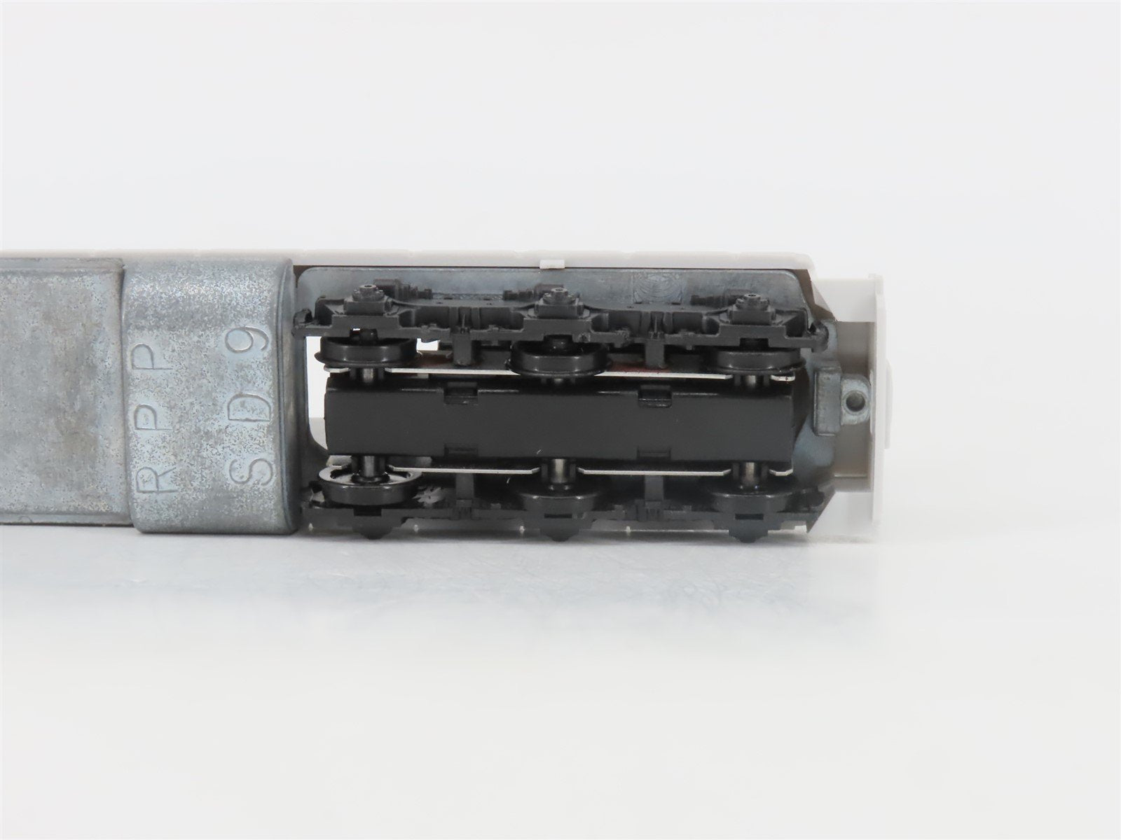 HO Scale Rail Power Undecorated SD7/9 Diesel Locomotive UNPOWERED