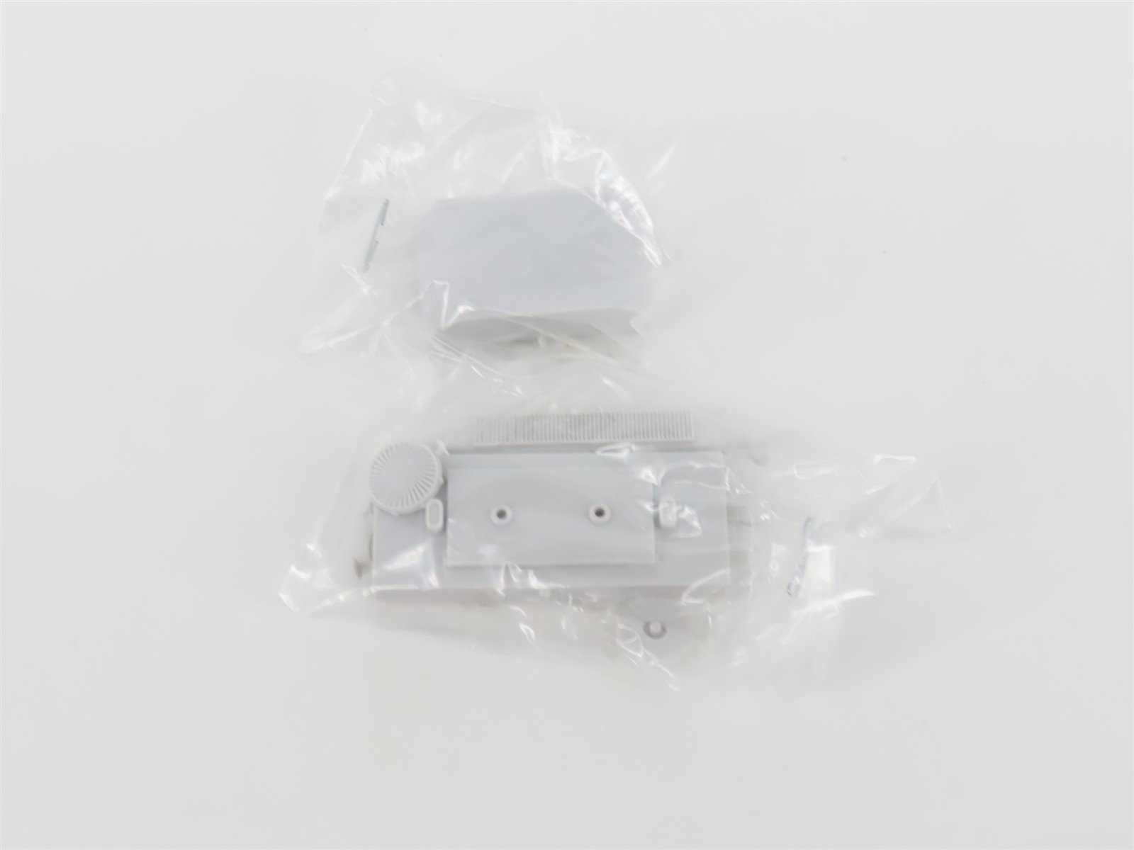 HO Scale Rail Power Undecorated SD7/9 Diesel Locomotive UNPOWERED