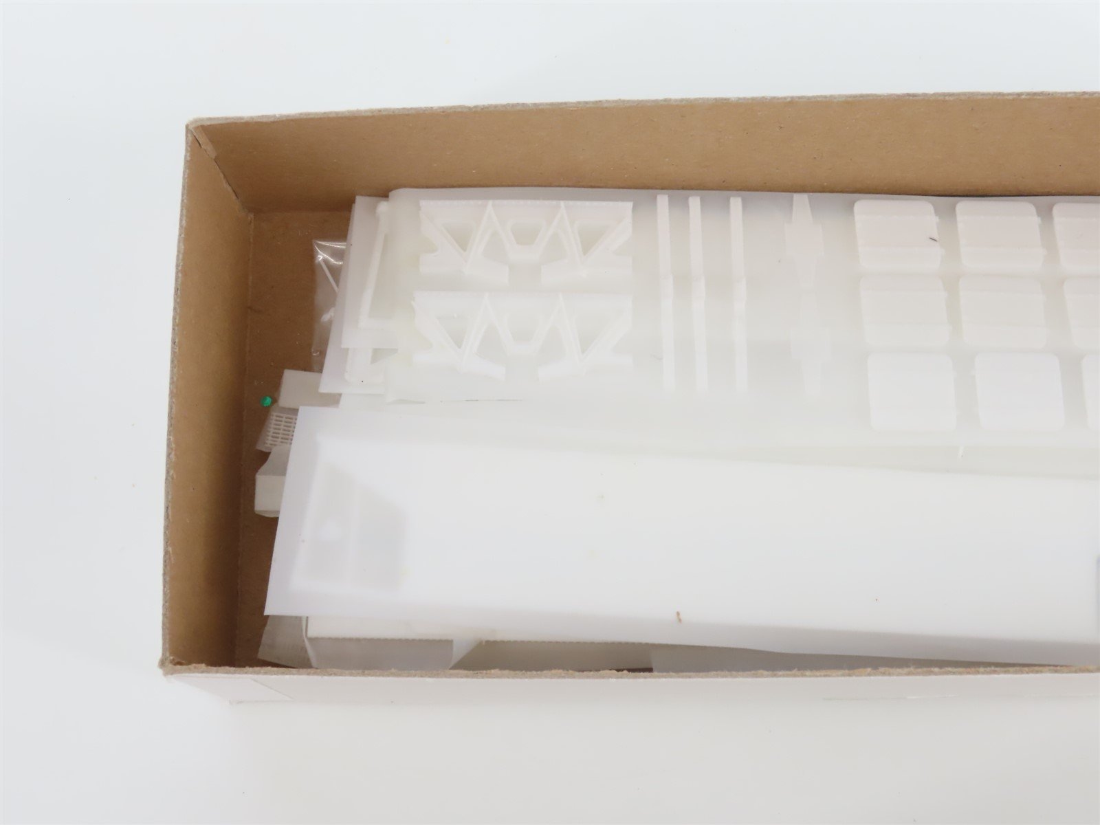 HO Scale Funaro & Camerlengo Kit #6860 SAL Seaboard 4-Bay Covered Hopper