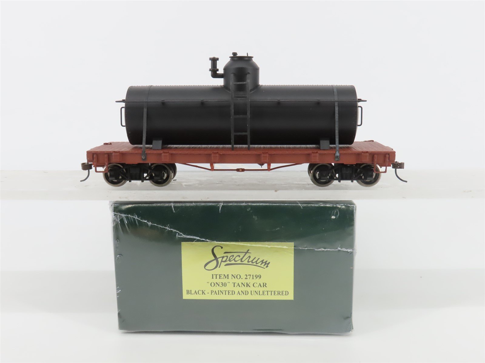 On30 Scale Bachmann Spectrum 27199 Unlettered Single Dome Tank Car