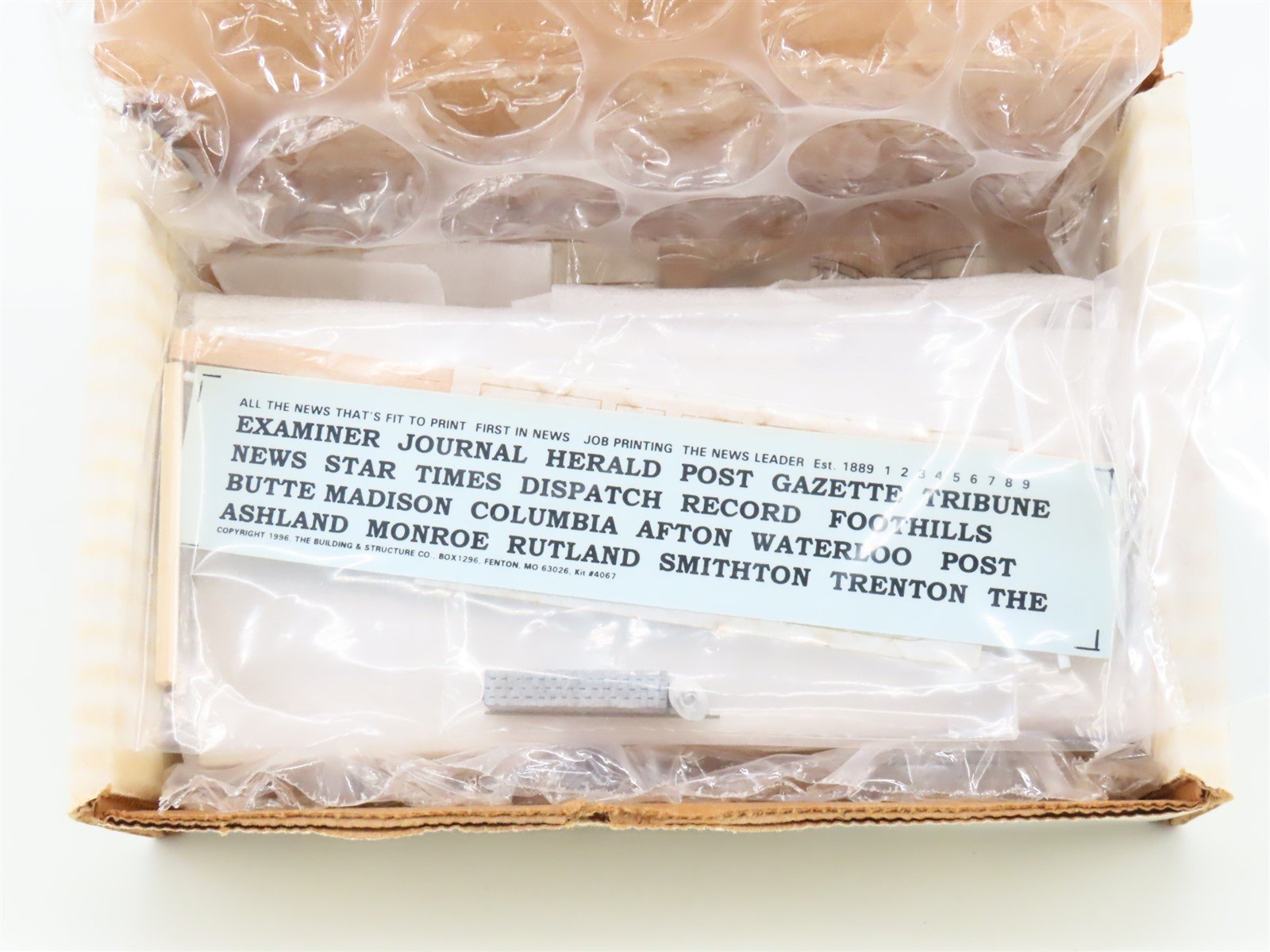 S 1/64 Scale The Building & Structure Co Kit #4067 The Columbia Gazette