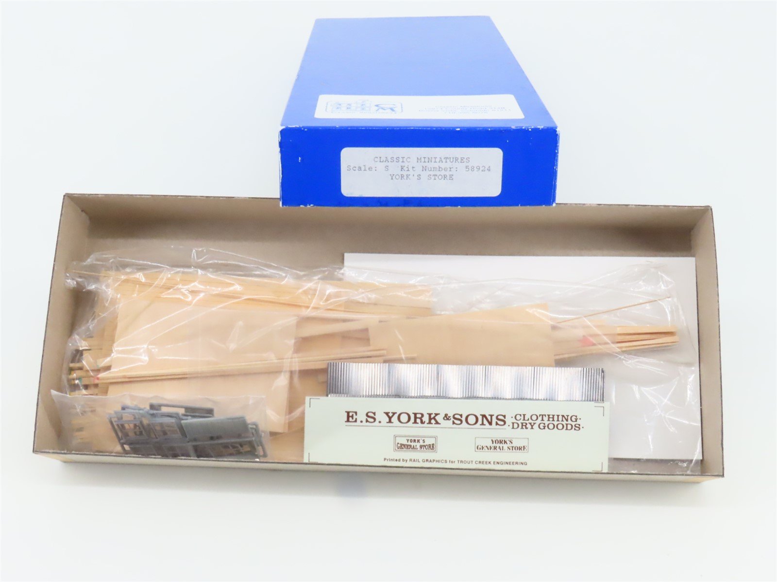 S 1/64 Scale Classic Miniatures CM Kit #58924 York's Store