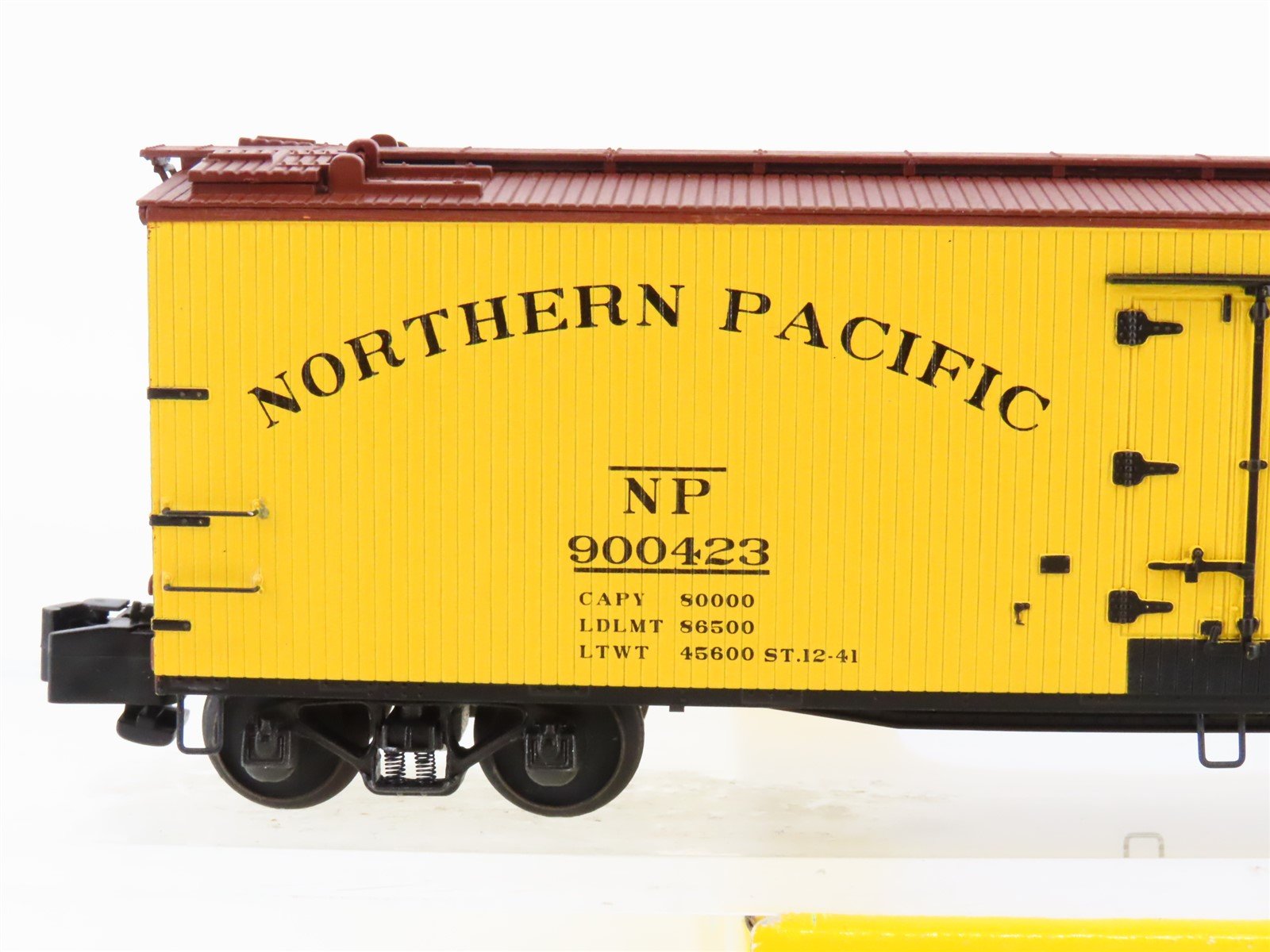 S Scale S-Helper Service Showcase Line 00686 NP Northern Pacific Reefer #900423