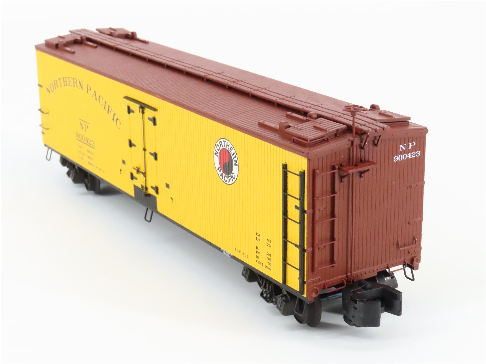 S Scale S-Helper Service Showcase Line 00686 NP Northern Pacific Reefer #900423
