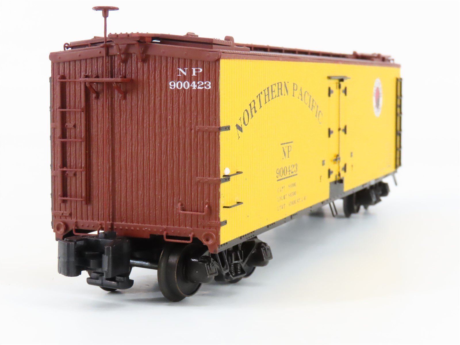 S Scale S-Helper Service Showcase Line 00686 NP Northern Pacific Reefer #900423